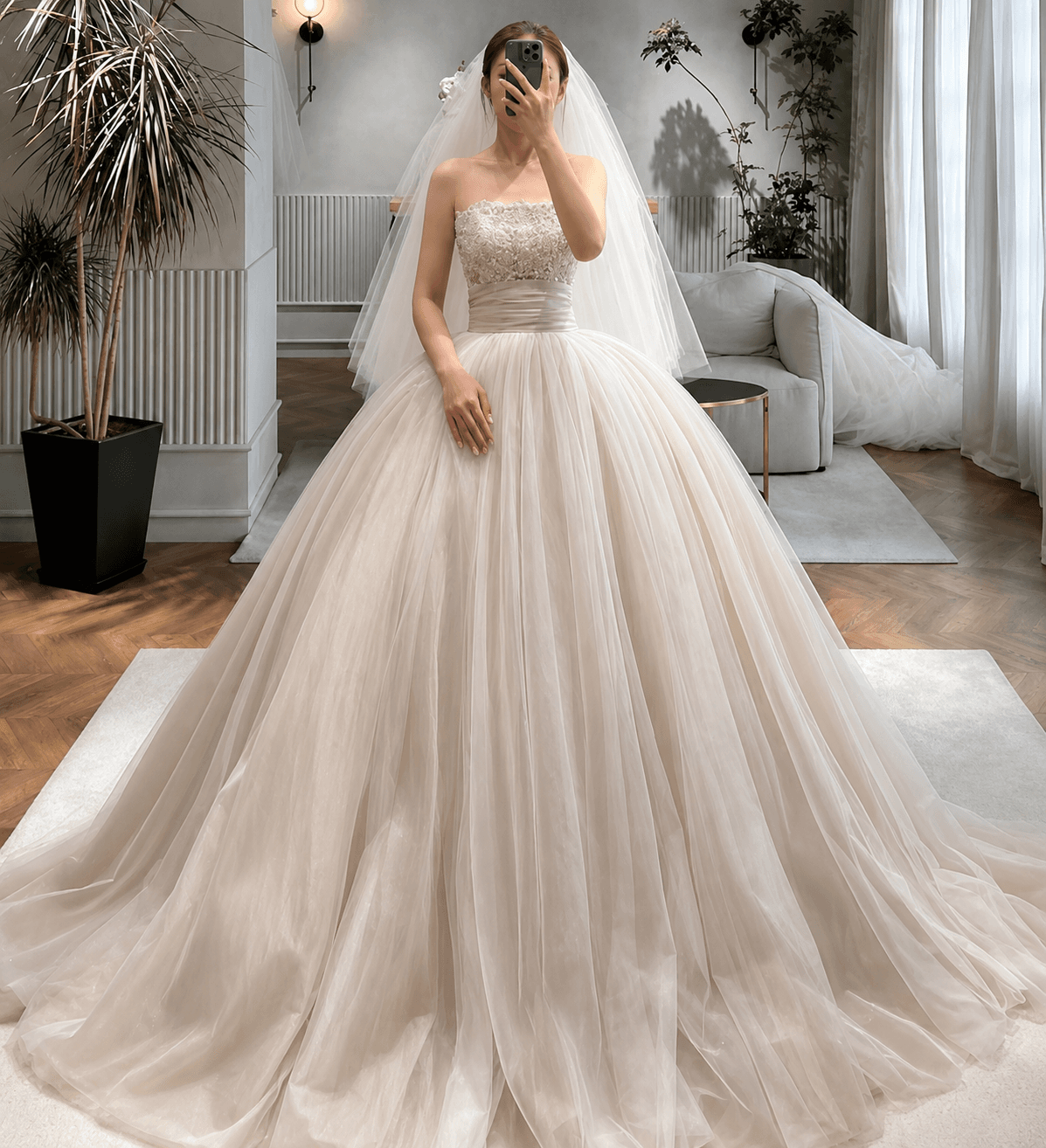 BU CONTURE gown