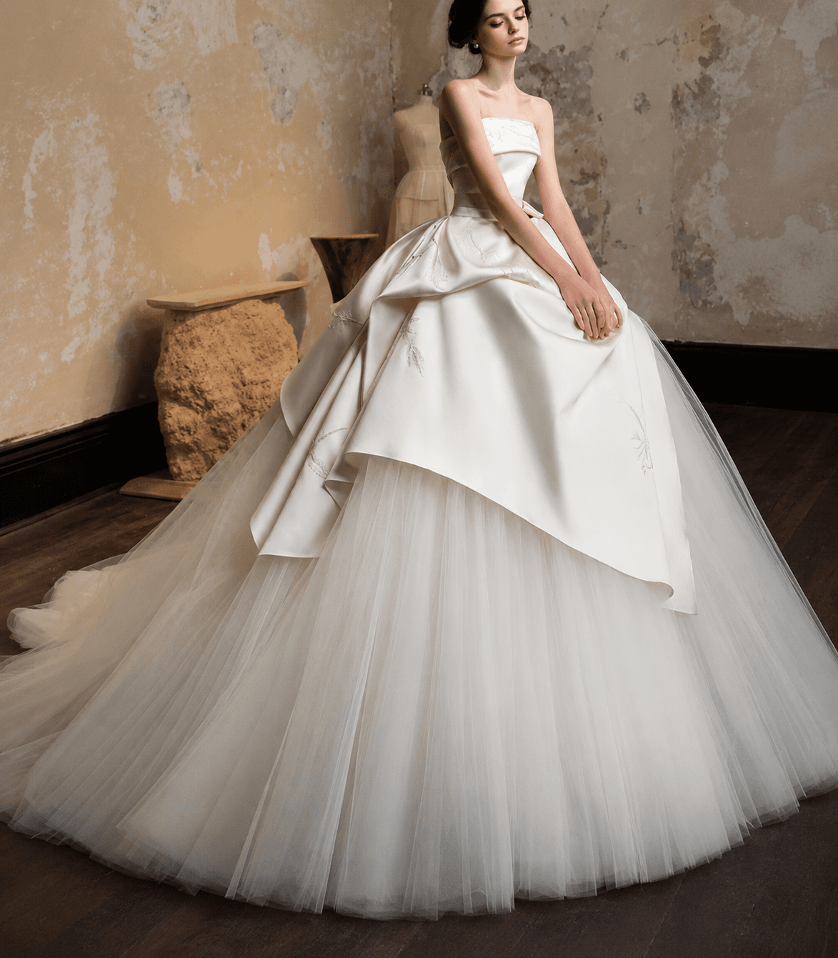 BU CONTURE gown