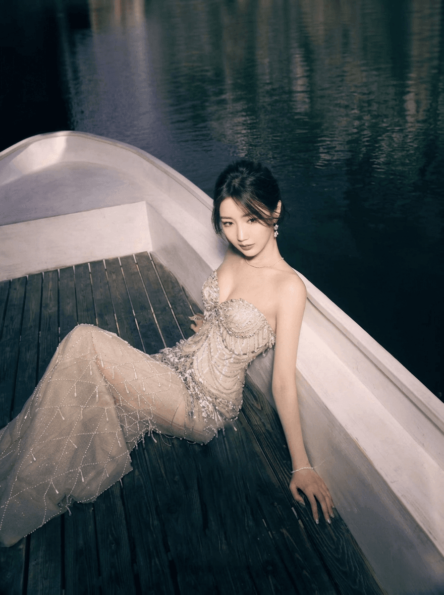 HACCHIC gown